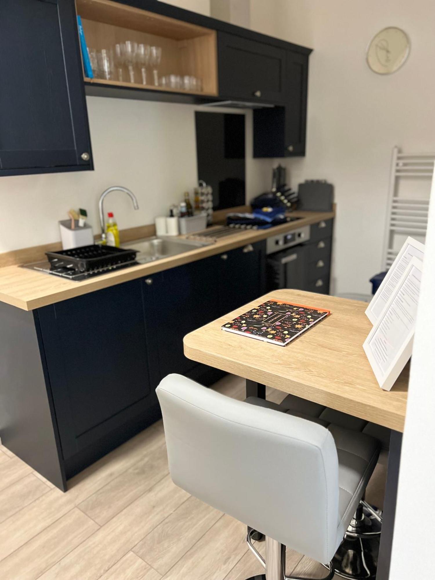 2 Bed Ground Floor Apartment, Sleeps 4 With Free Parking 해러게이트 외부 사진
